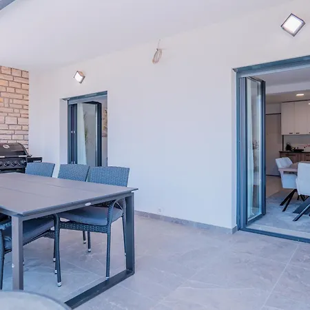 Apartment Ml *